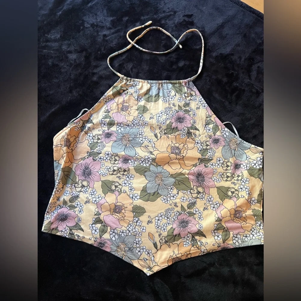 Villa yellow floral print halter top - Picture 6 of 9